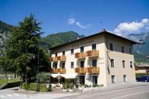 Hotel Antica Croce - Gardaslowemotion, Тенно