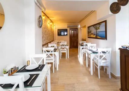 Old City Luxx Boutique - 4