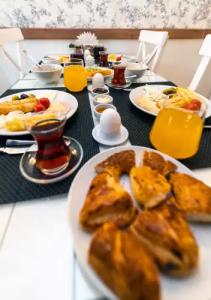 Old City Luxx Boutique - 9