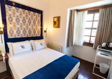 Old City Luxx Boutique - 15