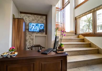 Old City Luxx Boutique - 2