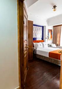 Old City Luxx Boutique - 31