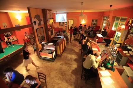 Sunflower Beach Backpacker Hostel - 14