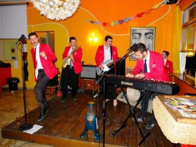 Sunflower Beach Backpacker Hostel - 21