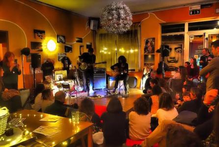 Sunflower Beach Backpacker Hostel - 22