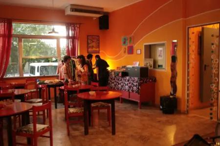 Sunflower Beach Backpacker Hostel - 13