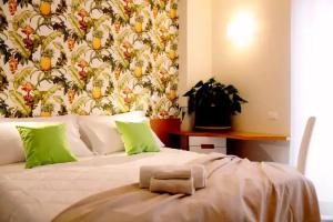 Hotel «Montecarlo Vista Mare con Piscina», Риччионе