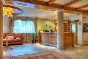 Beverly Hotel, Пинцоло