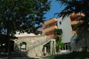 Hotel «Minerva», Медулин