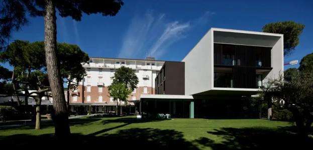 Globus, Sure Hotel Collection by Best Western - 0