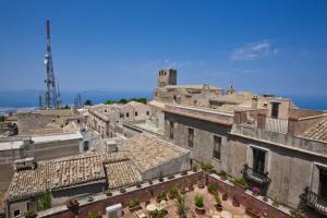 Hotel «Elimo», Эриче