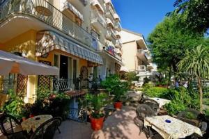 Hotel «Corallo Garnì», Каттолика