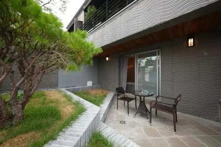 Amare Jongno - 22