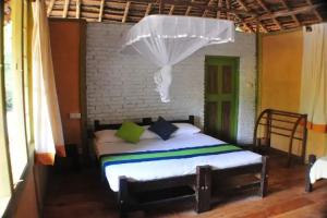 Отель «Back of Beyond - Dehigaha Ela», Сигирия