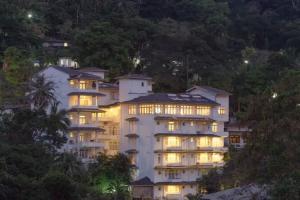 Oak Ray Serene Garden Hotel, Канди