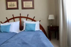 Port Hotel, Адажи