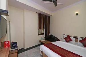 Oyo 12419 Hotel Silver Shine