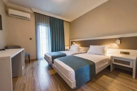 Elia Cunda by Ortunc - 52