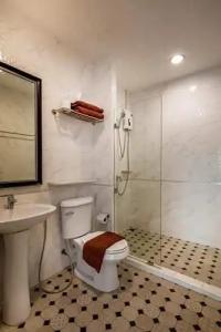 At Hua Lamphong - 45