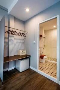 At Hua Lamphong - 44