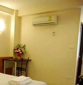 Rambuttri House - 38