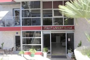 Firat Mert Hotel, Чешме