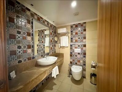 Blue Wave Suite - 125