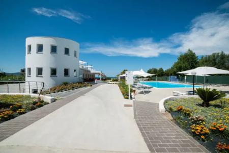 Medea Beach Resort - 8