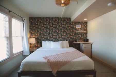 The Historic Peninsula Inn - 15