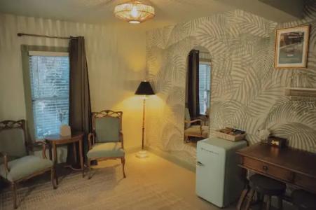 The Historic Peninsula Inn - 190