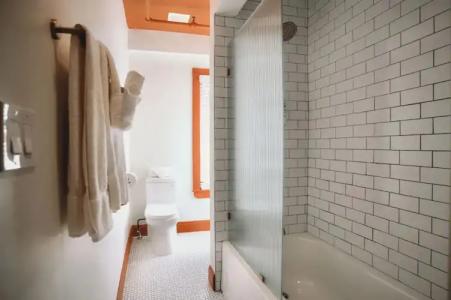 The Historic Peninsula Inn - 112