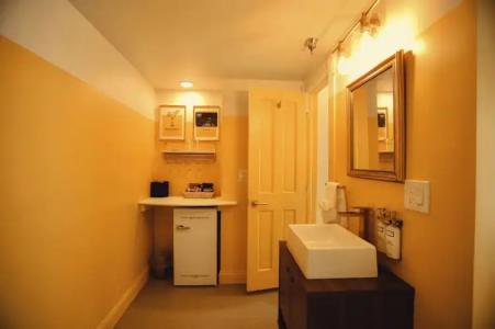 The Historic Peninsula Inn - 64