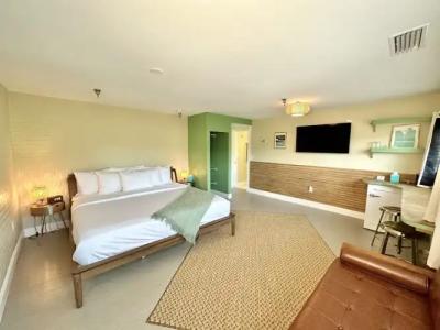 The Historic Peninsula Inn - 86