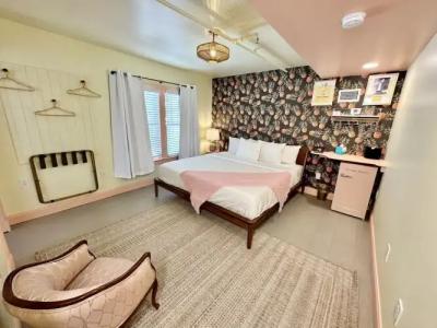 The Historic Peninsula Inn - 12