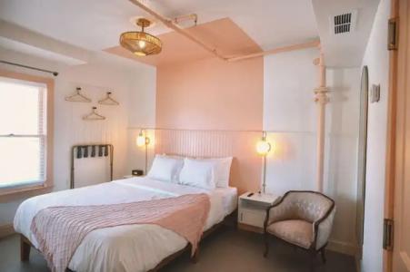 The Historic Peninsula Inn - 156