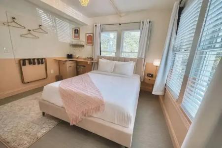 The Historic Peninsula Inn - 103