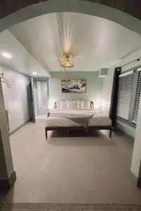 The Historic Peninsula Inn - 183