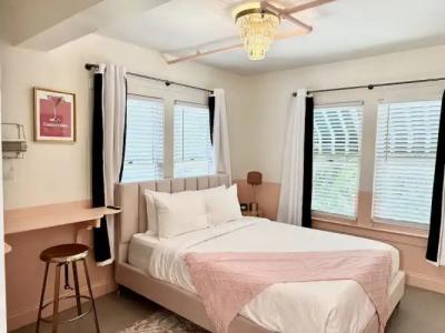 The Historic Peninsula Inn - 10