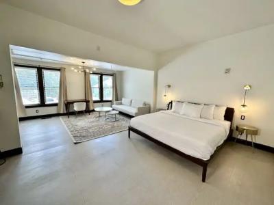 The Historic Peninsula Inn - 13