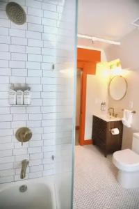 The Historic Peninsula Inn - 199