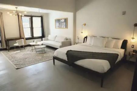 The Historic Peninsula Inn - 160