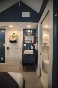 The Historic Peninsula Inn - 77