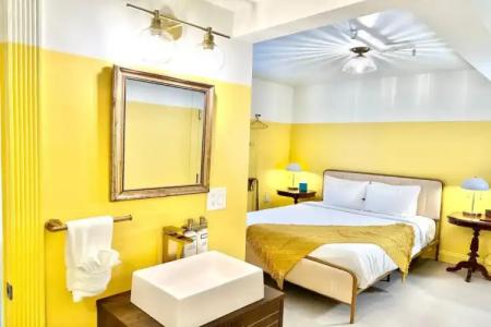 The Historic Peninsula Inn - 2