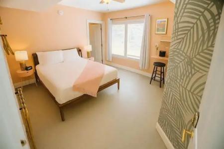 The Historic Peninsula Inn - 57