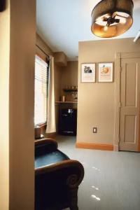 The Historic Peninsula Inn - 145