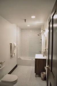 The Historic Peninsula Inn - 42