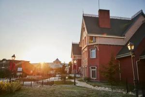 Отель «PortAventura Lucy's Mansion - Includes PortAventura Park Tickets», Салоу