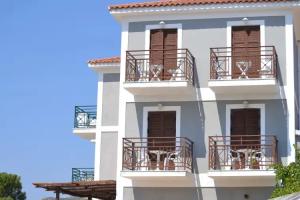 Mykali Hotel, Питагорио