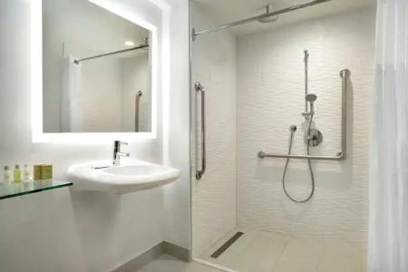 DoubleTree by Hilton Toronto Airport West - 23