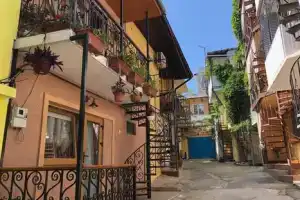Однокомнатная квартира, Новый Свет